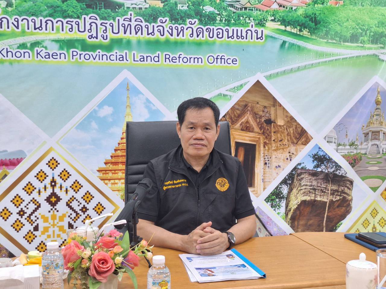title - ผู้ตรวจราชการ ส.ป.ก. ลงพื้นที่จังหวัดขอนแก่น ประชุมติดตามความก้าวหน้าผลการดำเนินงาน พร้อมตรวจเยี่ยมให้กำลังใจกลุ่มวิสาหกิจชุมชนสมุนไพรไผ่คำ 39 